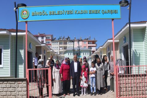 Kadın emek çarşısı müşterilerini bekliyor