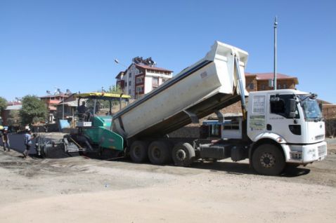 Asfalt çalışmaları yeni mahallede