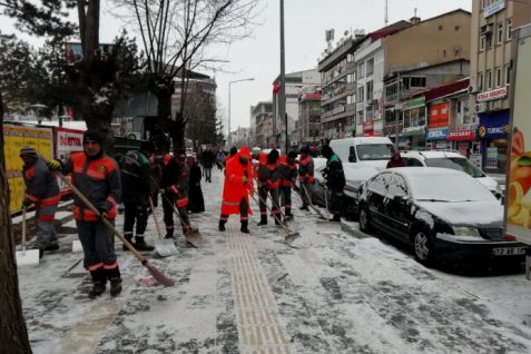 Karla mücadelede yoğun mesai