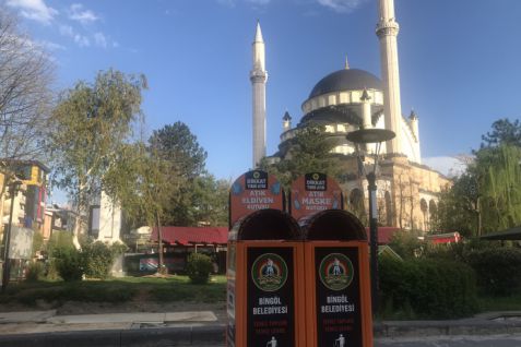 Yoğun noktalara tıbbi atık kovaları yerleştirildi