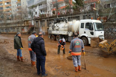 Belediyeden yoğun sel mesai