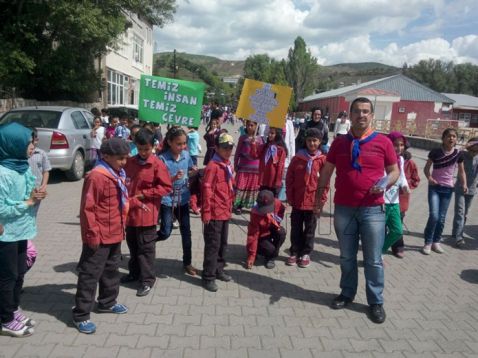 Öğrencilerden temizlik kampanyasına destek