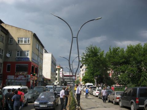 İnönü caddesi’nde aydınlatma sistemi yenilendi