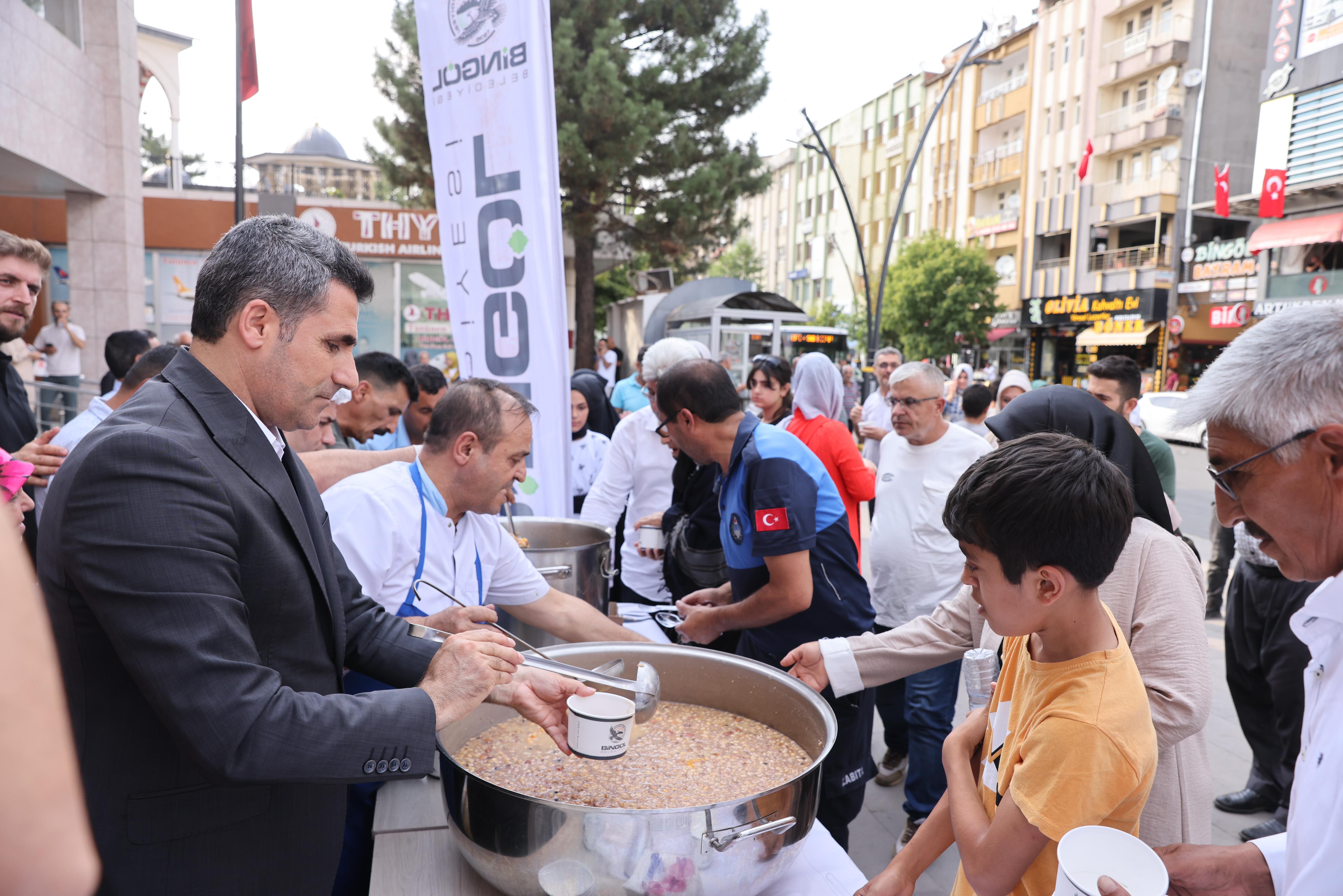 3 BİN KİŞİYE AŞURE İKRAMI