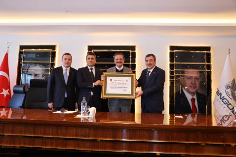 HİSARCIKLIOĞLU’NA FAHRİ HEMŞEHRİLİK BERATI