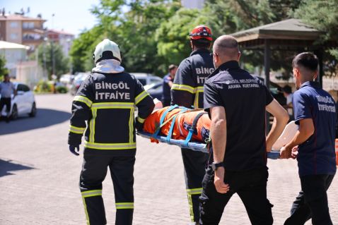 BİNGÖL İTFAİYESİ BİR YILDA YÜZLERCE OLAYA KOŞTU